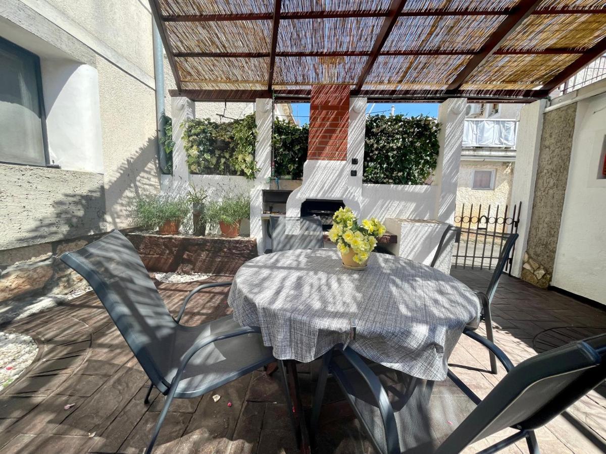 Apartment Mila With Jacuzzi Spa Pula Buitenkant foto
