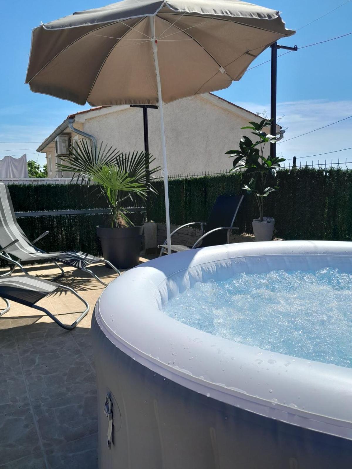 Apartment Mila With Jacuzzi Spa Pula Buitenkant foto